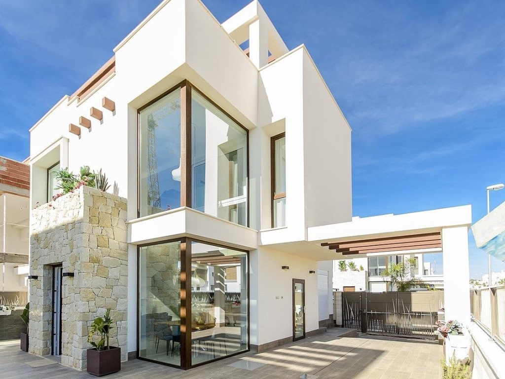 3 Bedroom 3 Bathroom Villa in Los Montesinos