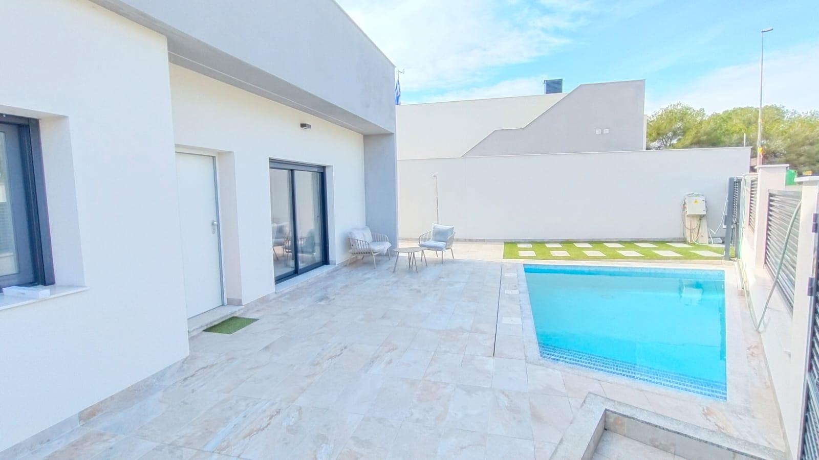 For sale - 3 Bedroom 2 Bathroom Villa in Pilar de La Horadada - Pinar De Campoverde  - Alicante