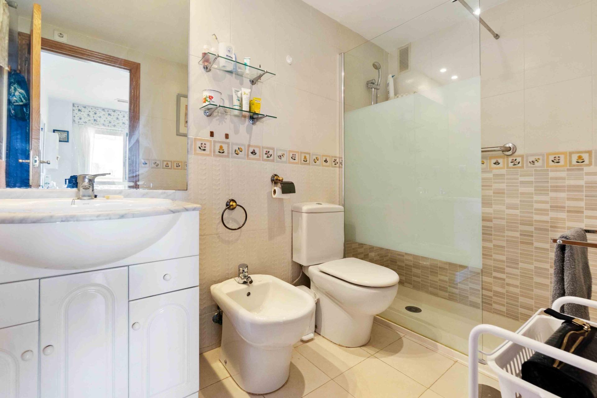 For sale - 3 Bedroom 2 Bathroom Apartment in Cabo Roig - Campoamor  - Alicante