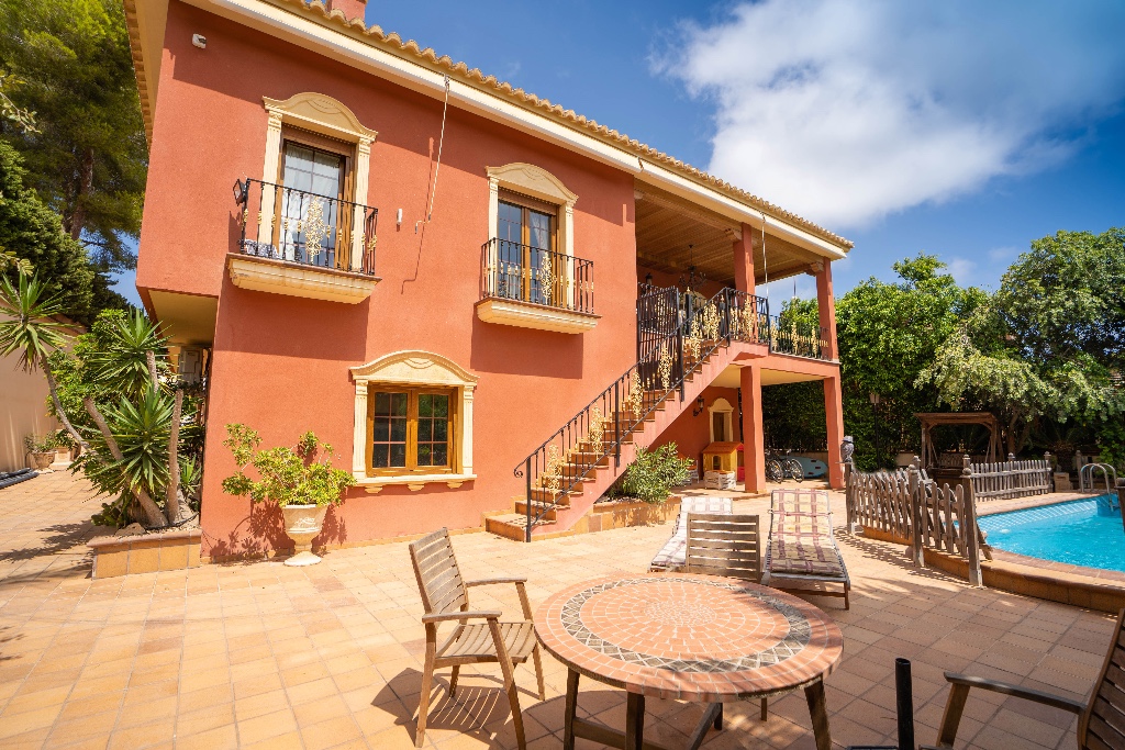 For sale - 7 Bedroom 6 Bathroom Villa in Campoamor - Campoamor  - Alicante