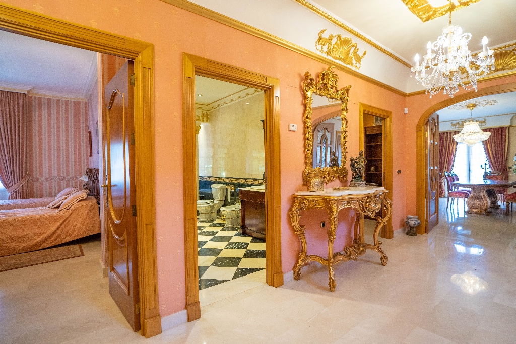 For sale - 7 Bedroom 6 Bathroom Villa in Campoamor - Campoamor  - Alicante