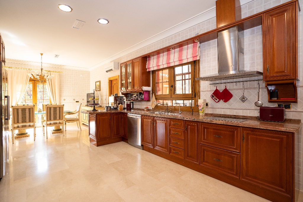 For sale - 7 Bedroom 6 Bathroom Villa in Campoamor - Campoamor  - Alicante