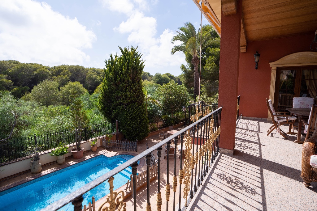For sale - 7 Bedroom 6 Bathroom Villa in Campoamor - Campoamor  - Alicante
