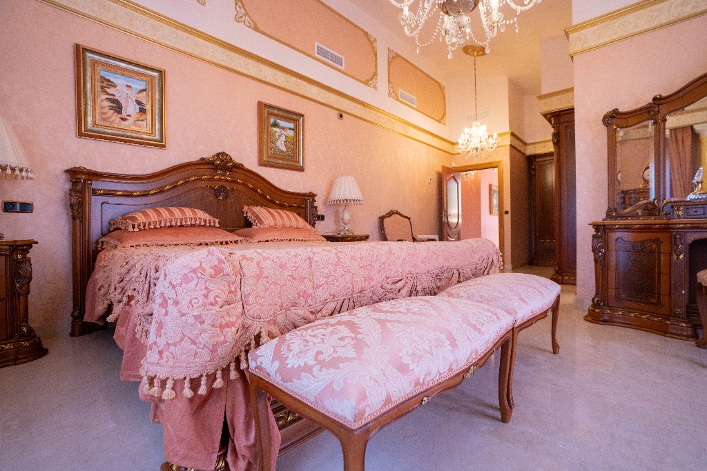 For sale - 7 Bedroom 6 Bathroom Villa in Campoamor - Campoamor  - Alicante