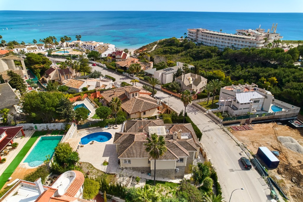 For sale - 4 Bedroom 2 Bathroom Villa in Campoamor - Dehesa de Campoamor  - Alicante
