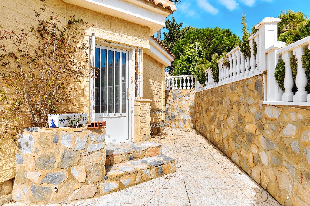 For sale - 4 Bedroom 2 Bathroom Villa in Campoamor - Dehesa de Campoamor  - Alicante