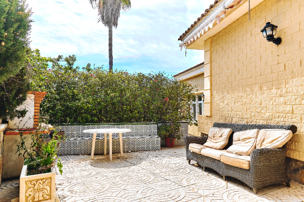 For sale - 4 Bedroom 2 Bathroom Villa in Campoamor - Dehesa de Campoamor  - Alicante