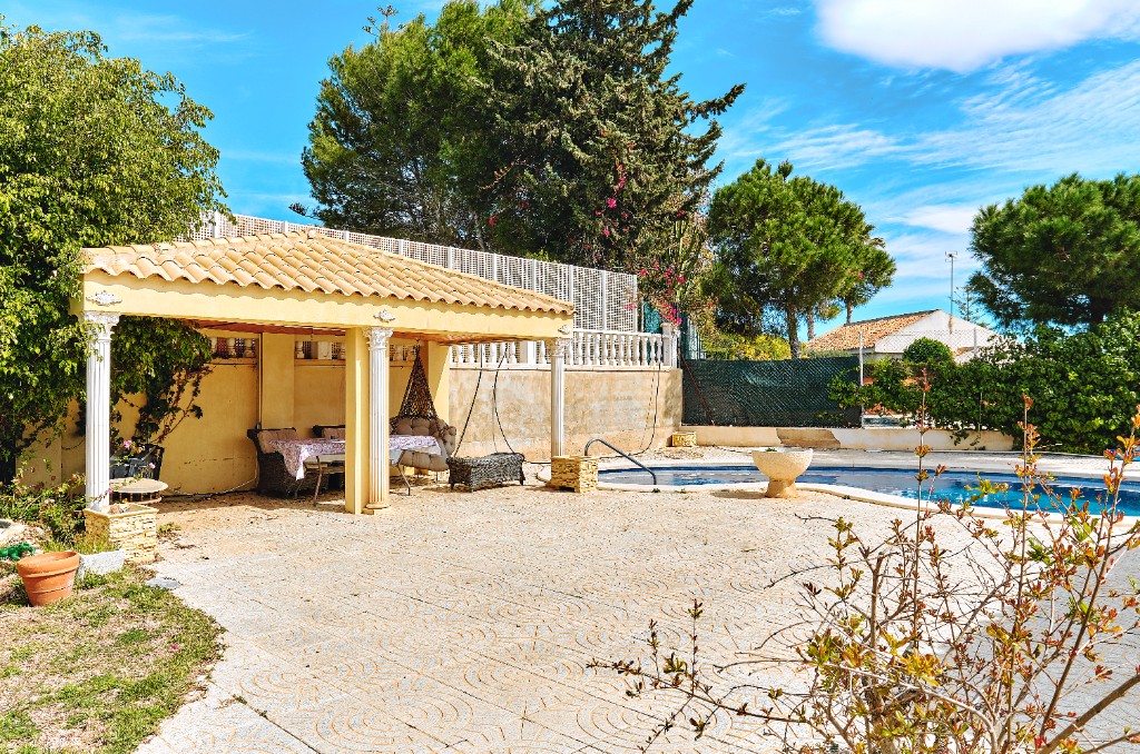 For sale - 4 Bedroom 2 Bathroom Villa in Campoamor - Dehesa de Campoamor  - Alicante