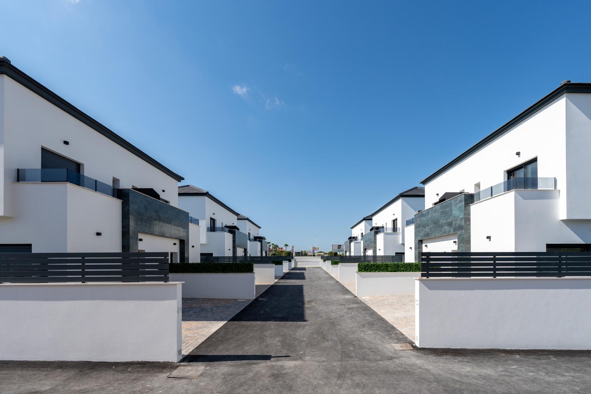 For sale - 3 Bedroom 3 Bathroom Quad House in Gran Alacant - Gran Alacant  - Alicante