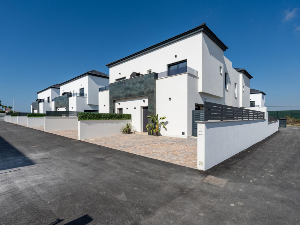 3 Bedroom 3 Bathroom Quad House in Gran Alacant