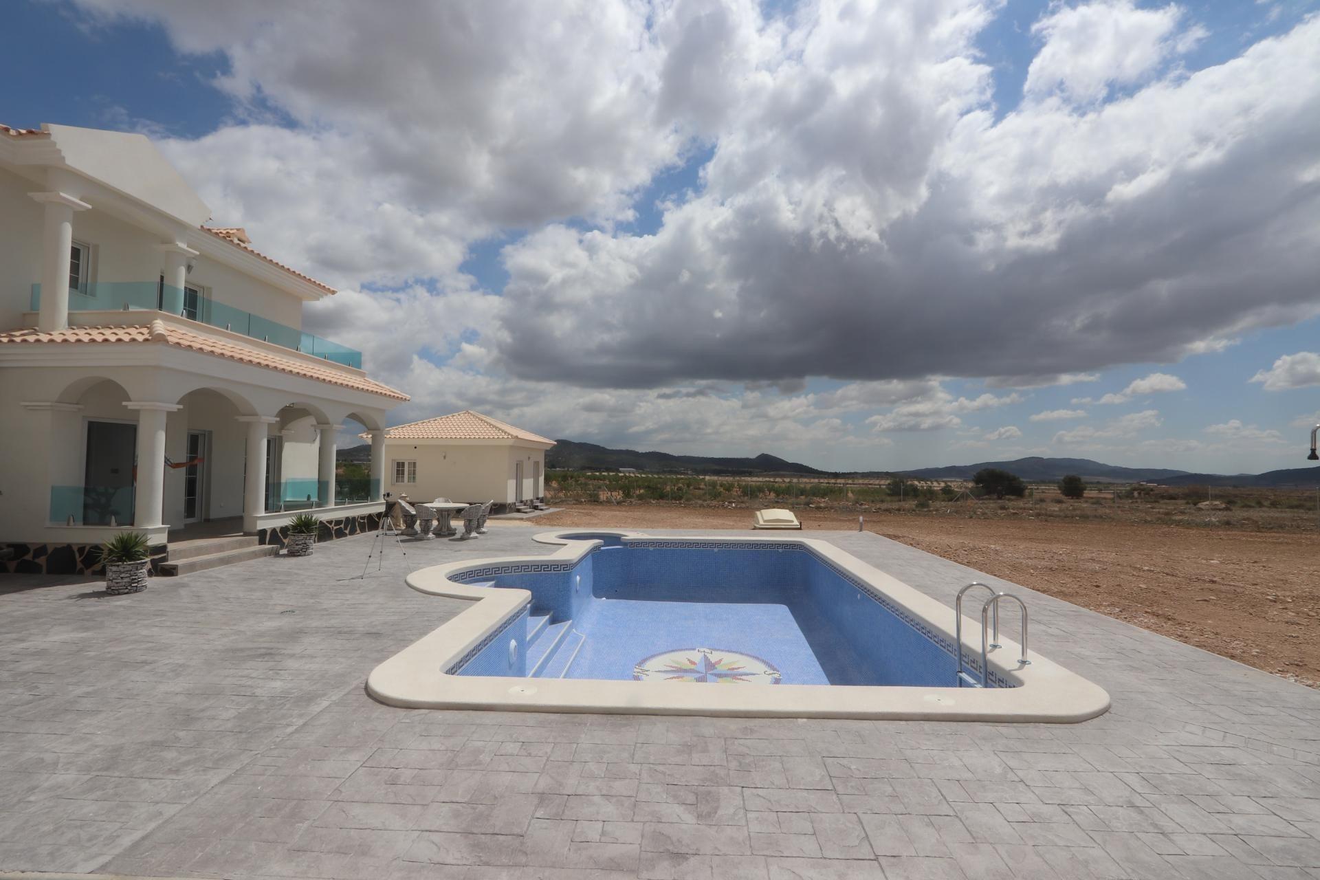 For sale - 4 Bedroom 3 Bathroom Villa in Pinoso - Camino Del Prado  - Alicante
