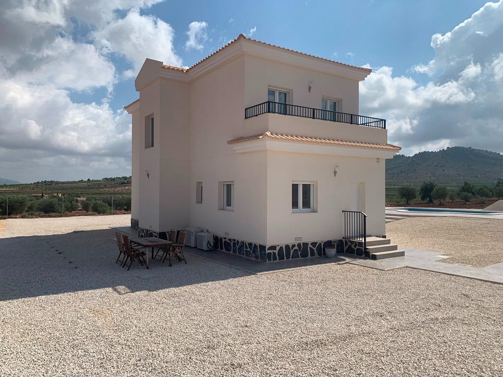 For sale - 4 Bedroom 3 Bathroom Villa in Pinoso - Camino Del Prado  - Alicante