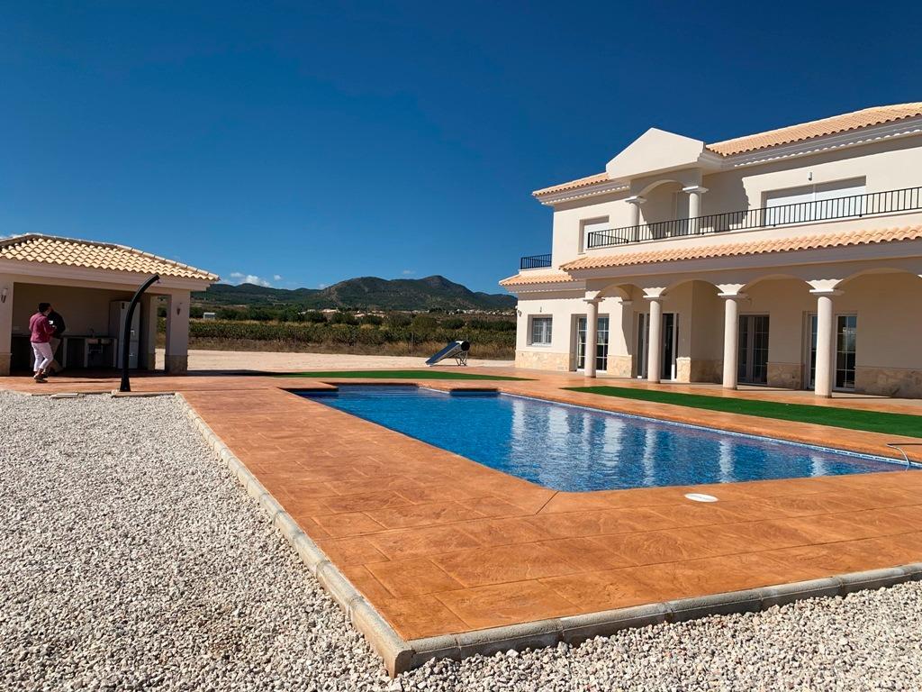 For sale - 4 Bedroom 3 Bathroom Villa in Pinoso - Camino Del Prado  - Alicante