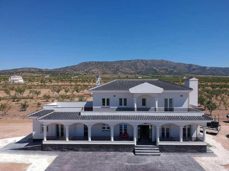 For sale - 4 Bedroom 3 Bathroom Villa in Pinoso - Camino Del Prado  - Alicante