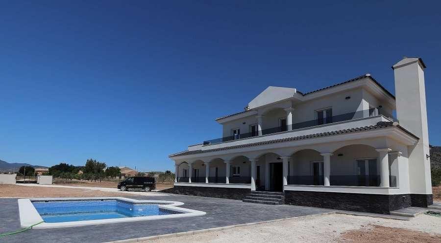 For sale - 4 Bedroom 3 Bathroom Villa in Pinoso - Camino Del Prado  - Alicante