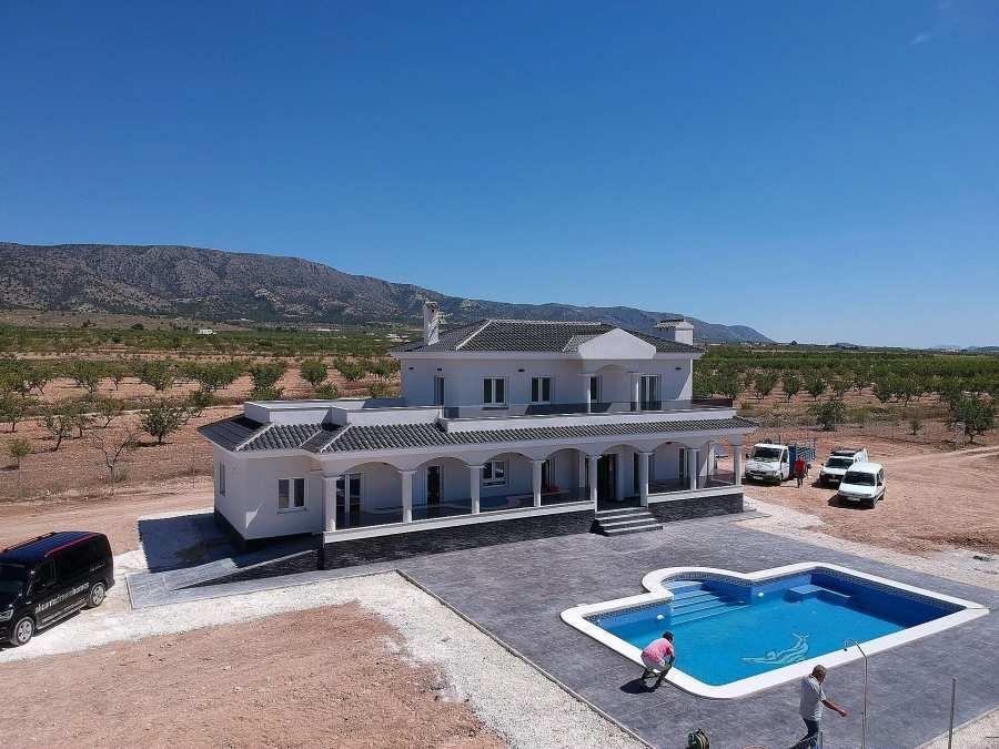 For sale - 4 Bedroom 3 Bathroom Villa in Pinoso - Camino Del Prado  - Alicante
