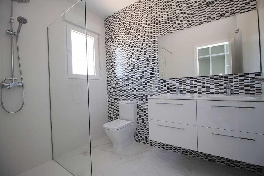 For sale - 4 Bedroom 3 Bathroom Villa in Pinoso - Camino Del Prado  - Alicante