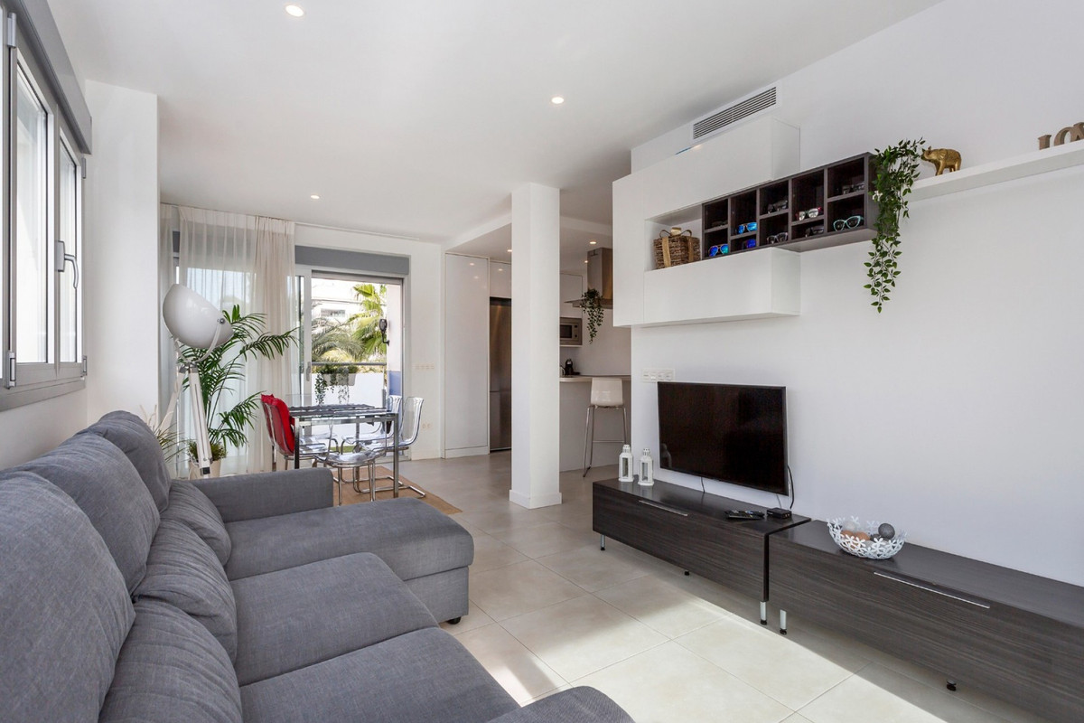 For sale - 3 Bedroom 2 Bathroom Penthouse Apartment in Villamartin - , Villamartin, Alicante, Spain - Alicante