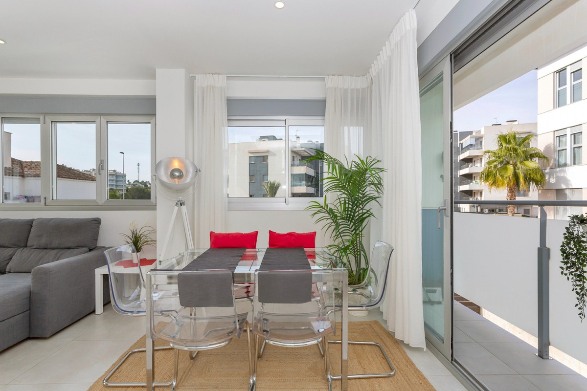 For sale - 3 Bedroom 2 Bathroom Penthouse Apartment in Villamartin - , Villamartin, Alicante, Spain - Alicante