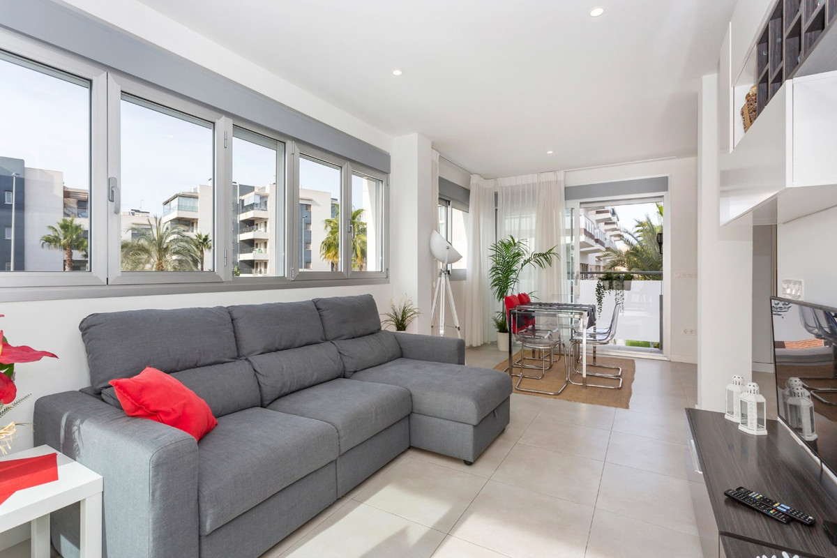 For sale - 3 Bedroom 2 Bathroom Penthouse Apartment in Villamartin - , Villamartin, Alicante, Spain - Alicante