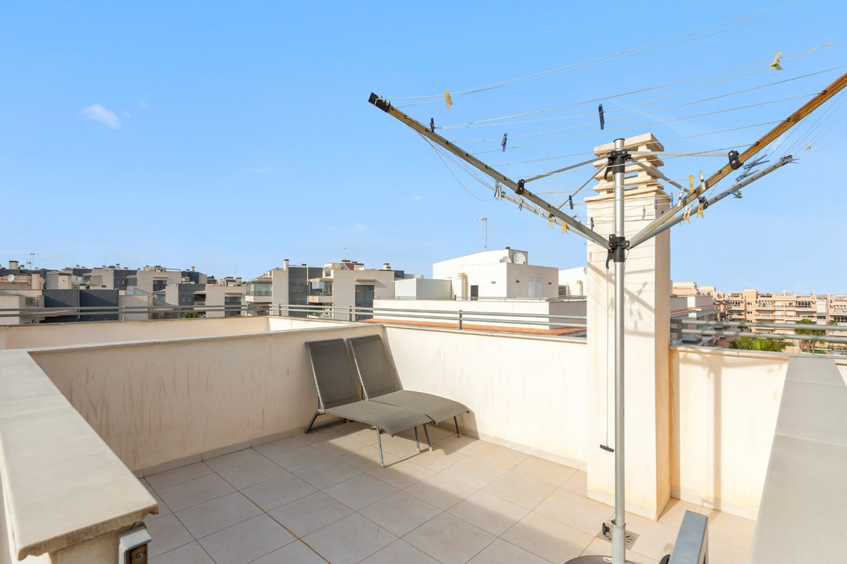 For sale - 3 Bedroom 2 Bathroom Penthouse Apartment in Villamartin - , Villamartin, Alicante, Spain - Alicante