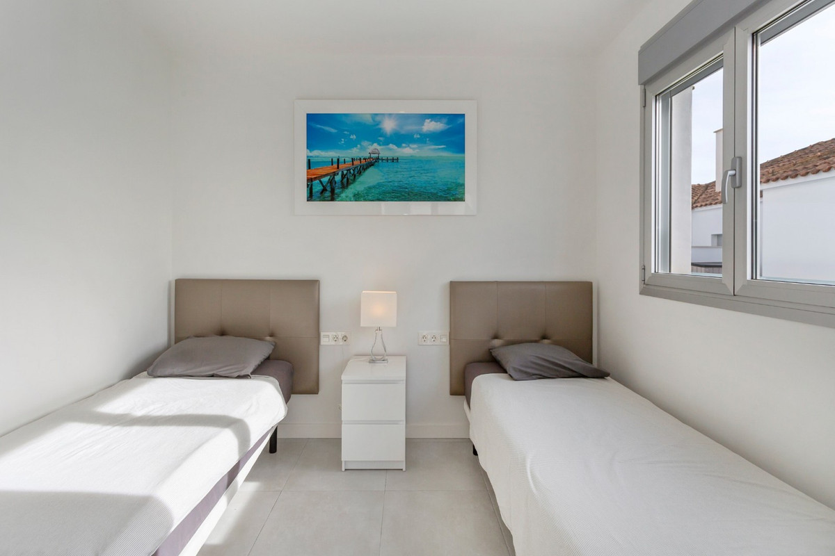 For sale - 3 Bedroom 2 Bathroom Penthouse Apartment in Villamartin - , Villamartin, Alicante, Spain - Alicante