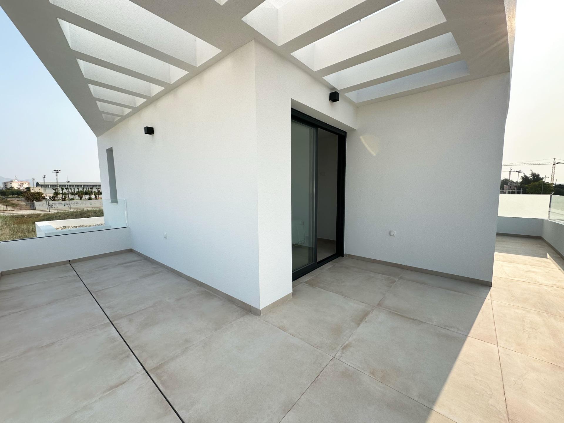 For sale - 3 Bedroom 3 Bathroom Villa in Dolores - polideportivo  - Alicante