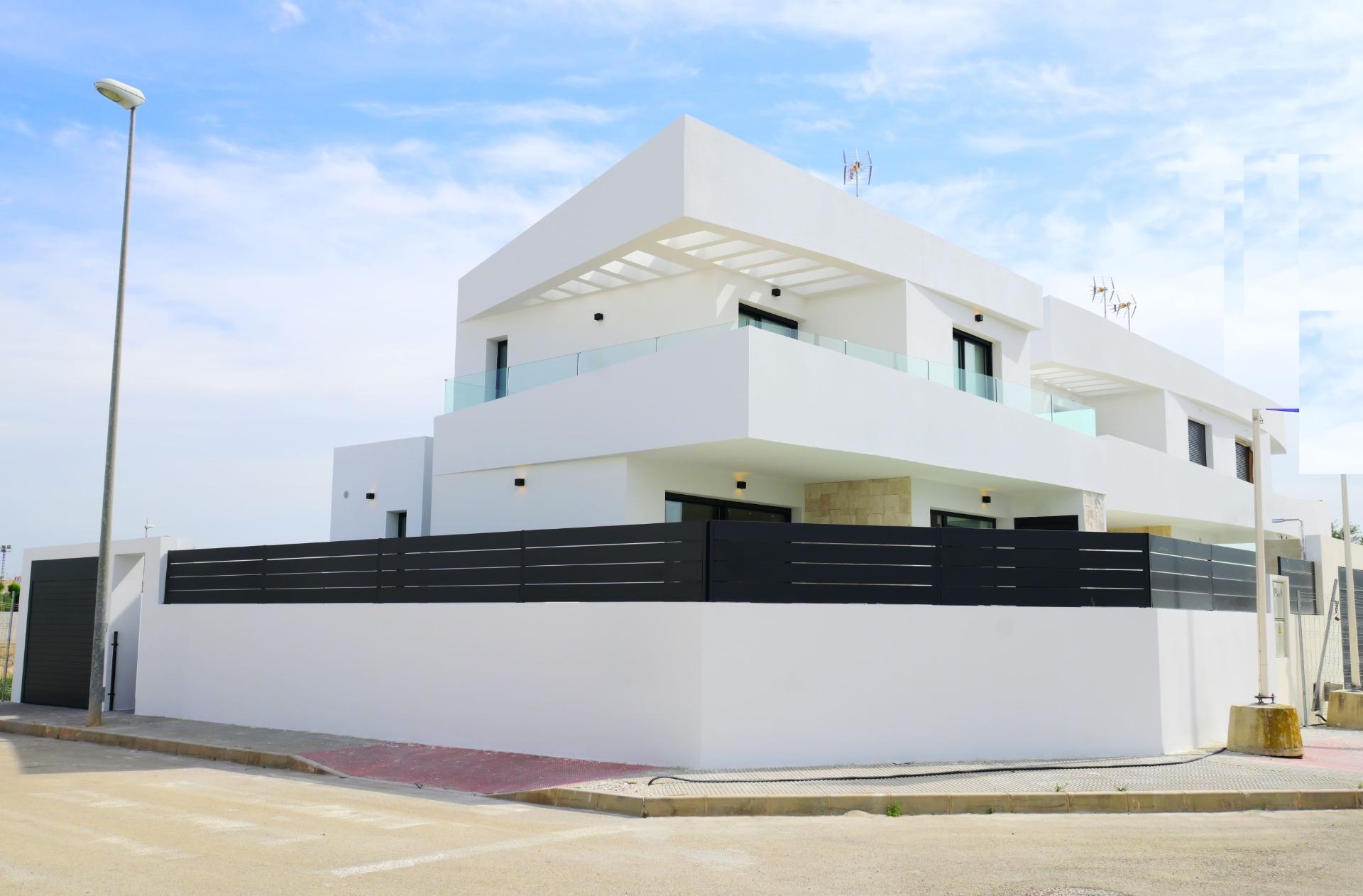 For sale - 3 Bedroom 3 Bathroom Villa in Dolores - polideportivo  - Alicante