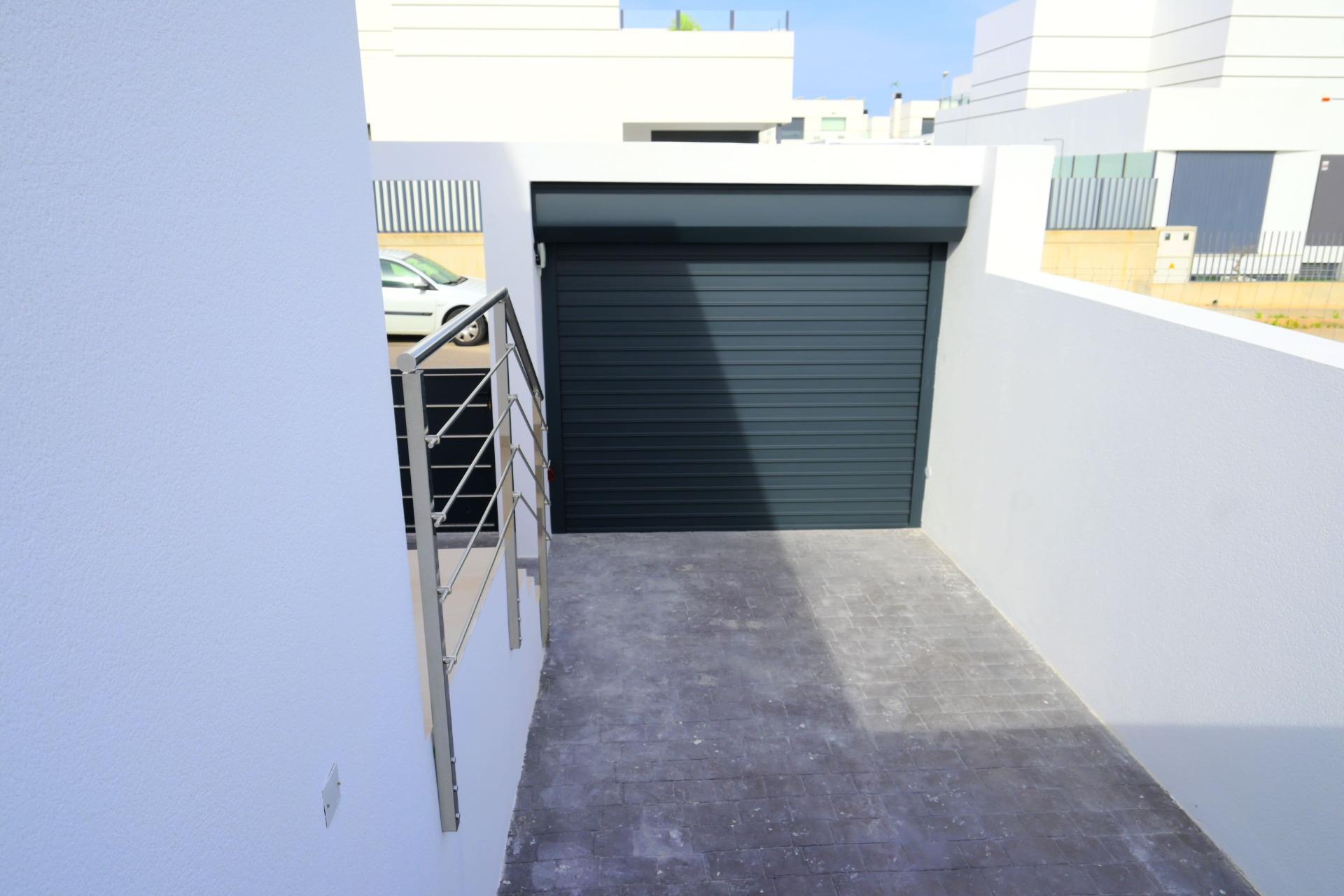 For sale - 3 Bedroom 3 Bathroom Villa in Dolores - polideportivo  - Alicante
