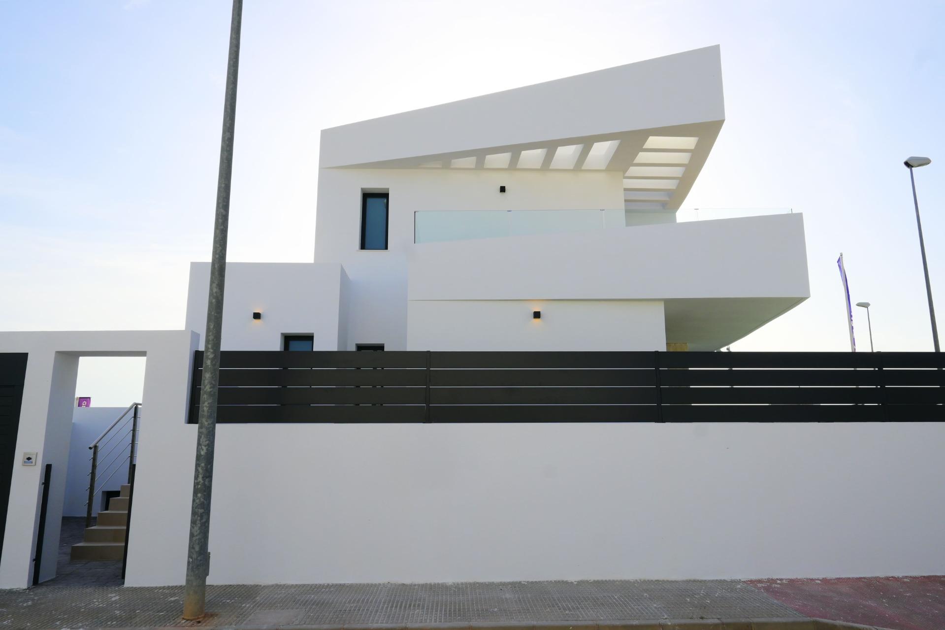 For sale - 3 Bedroom 3 Bathroom Villa in Dolores - polideportivo  - Alicante