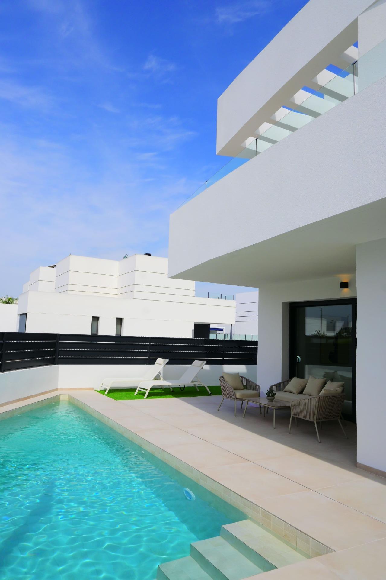 For sale - 3 Bedroom 3 Bathroom Villa in Dolores - polideportivo  - Alicante