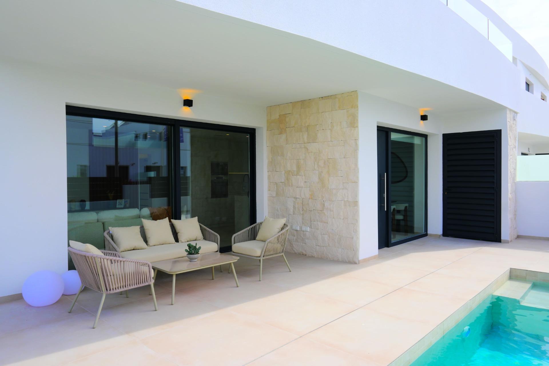 For sale - 3 Bedroom 3 Bathroom Villa in Dolores - polideportivo  - Alicante