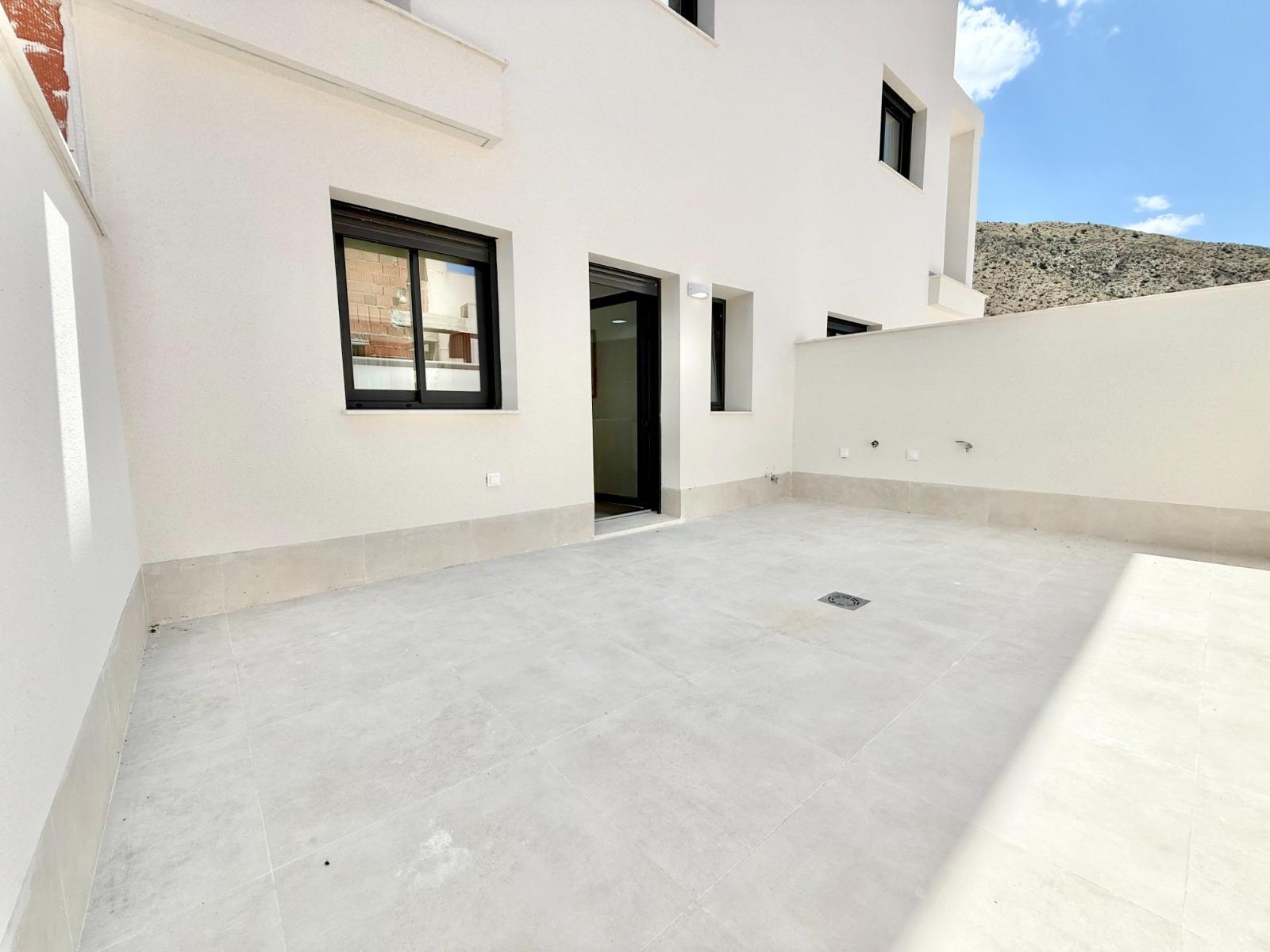For sale - 3 Bedroom 2 Bathroom Town House in Cox - San Fernando  - Alicante