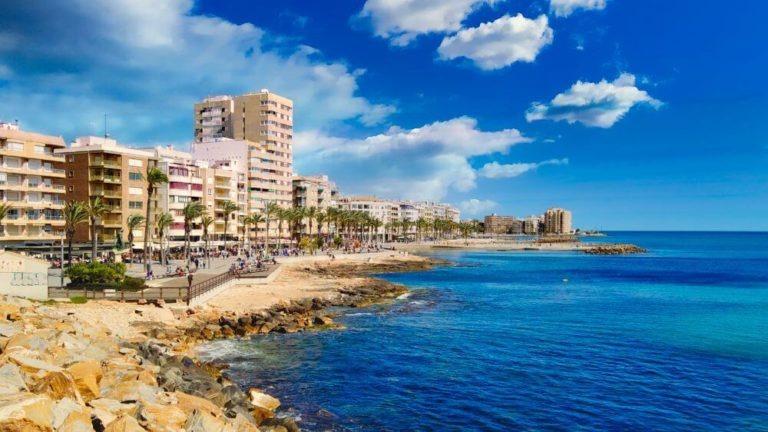 For sale - 3 Bedroom 2 Bathroom Apartment in Torrevieja - Playa de El Cura  - Alicante
