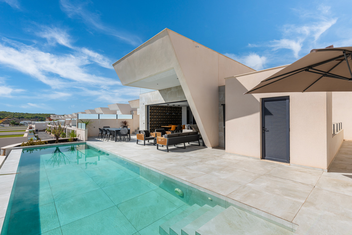 For sale - 5 Bedroom 6 Bathroom House - Detached Villa in Rojales - Ciudad Quesada  - Alicante