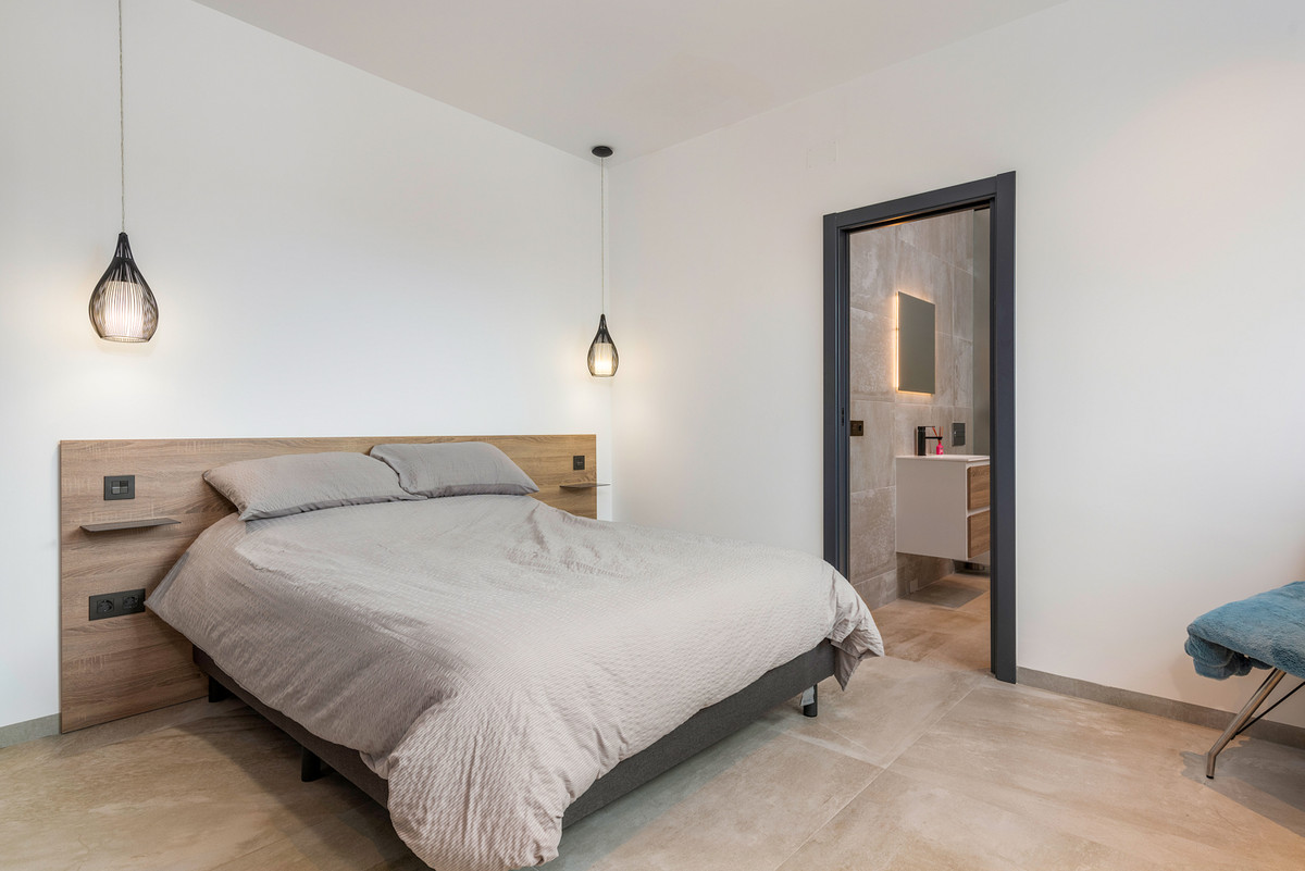 For sale - 5 Bedroom 6 Bathroom House - Detached Villa in Rojales - Ciudad Quesada  - Alicante