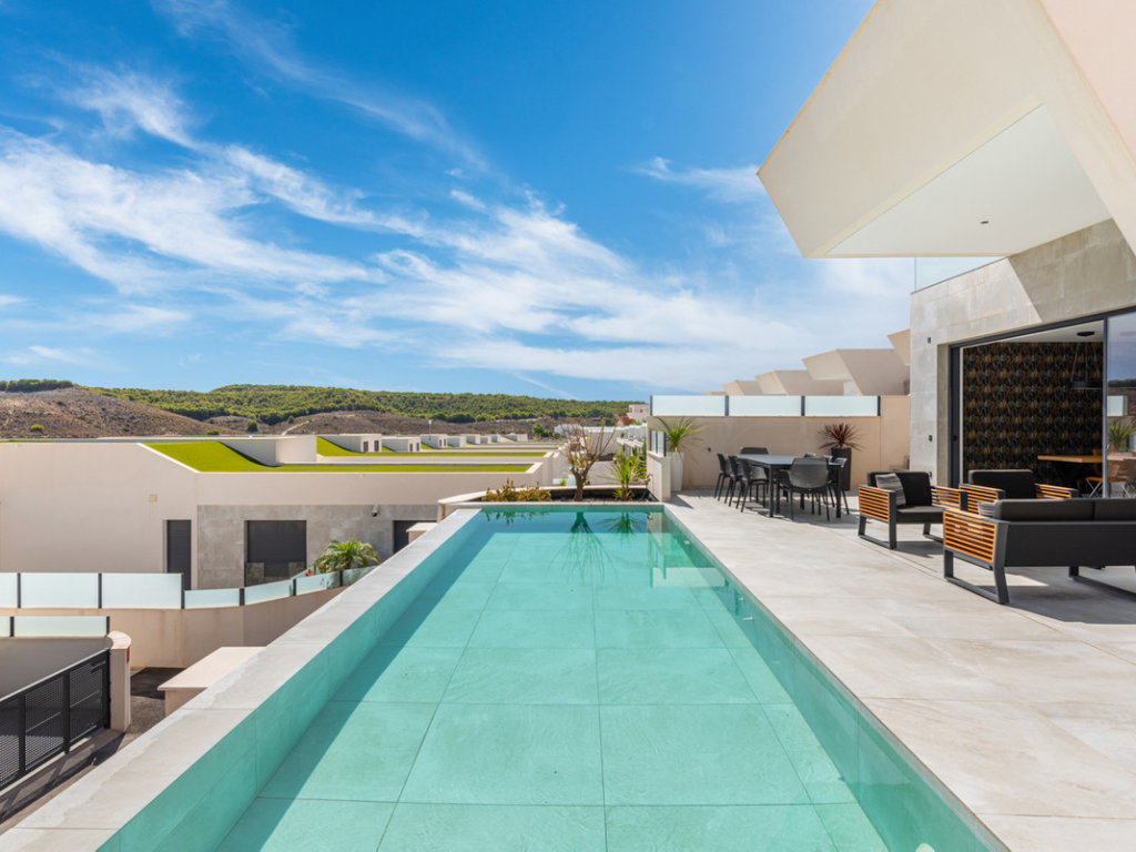 5 Bedroom 6 Bathroom House - Detached Villa in Rojales