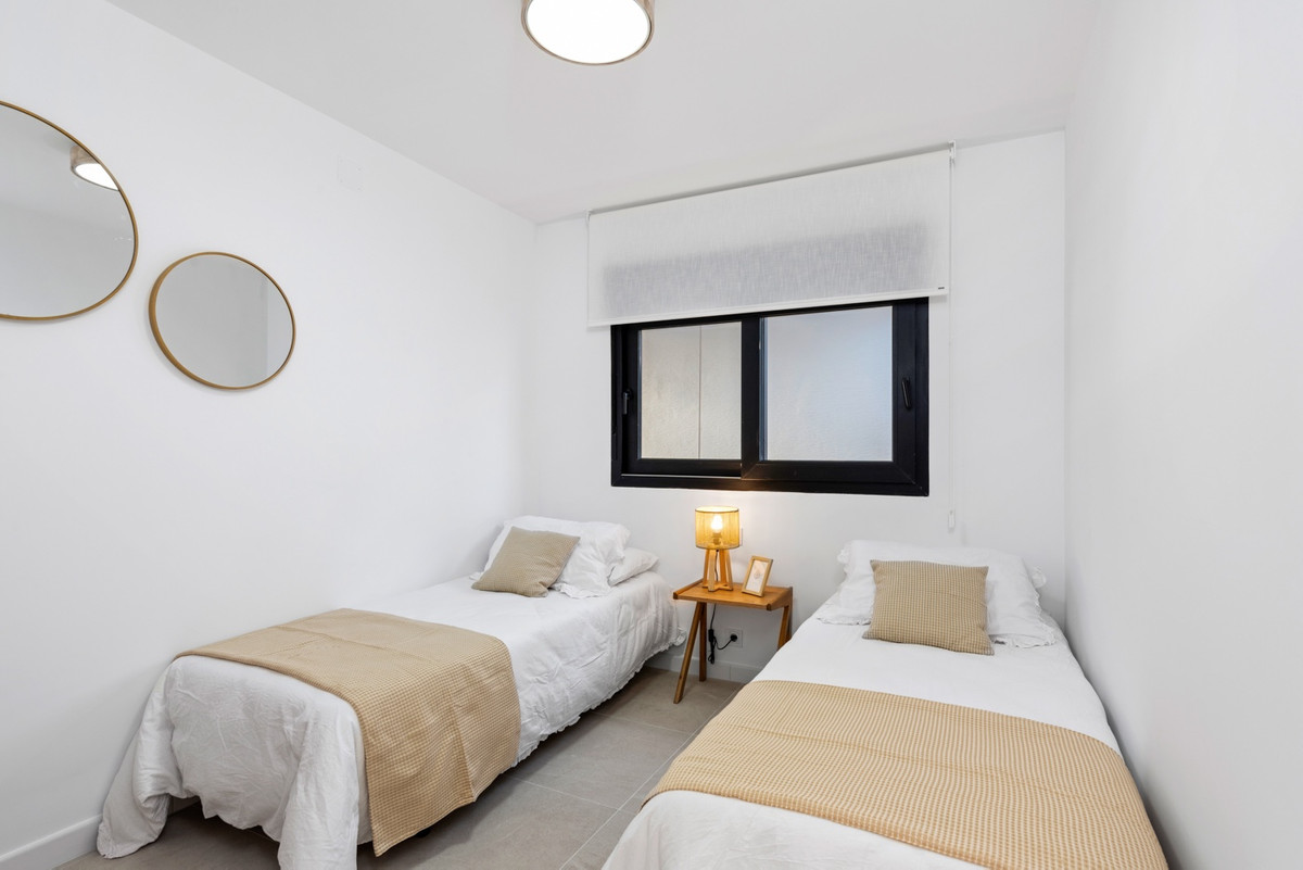 For sale - 3 Bedroom 2 Bathroom House - Detached Villa in Torrevieja - El Chaparral  - Alicante