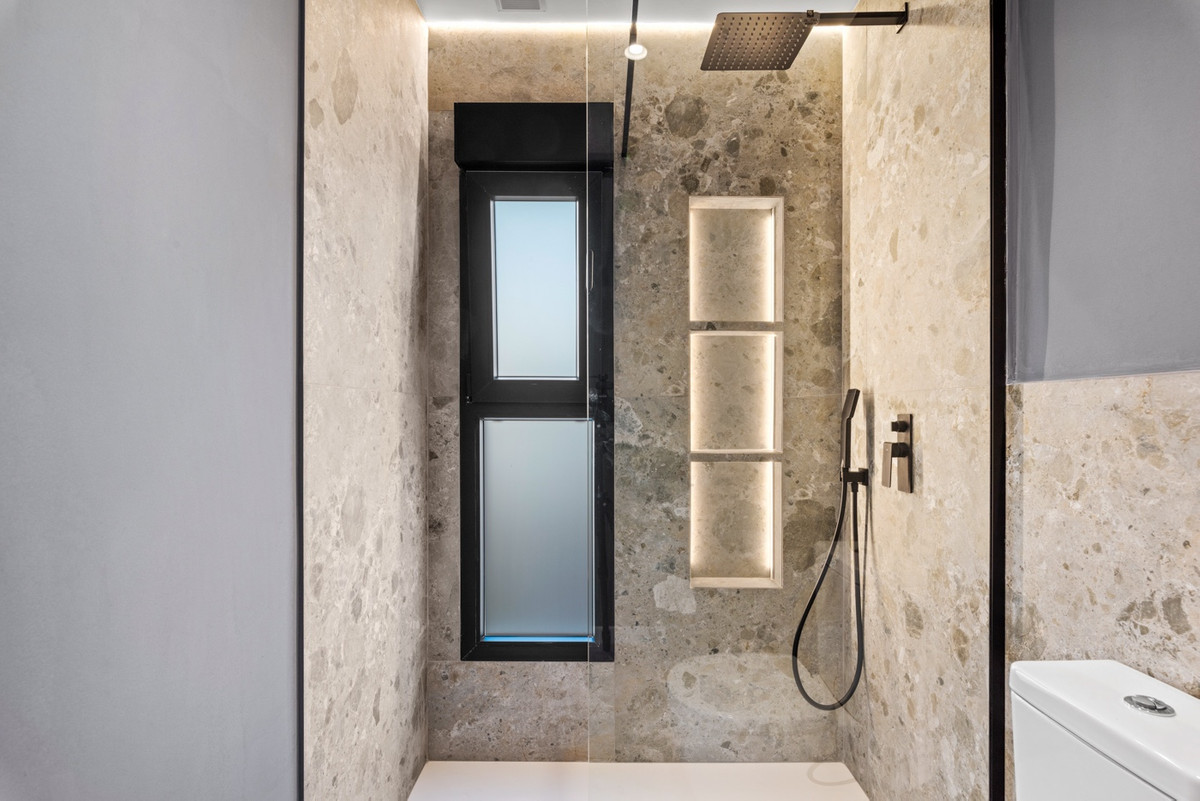 For sale - 3 Bedroom 2 Bathroom House - Detached Villa in Torrevieja - El Chaparral  - Alicante