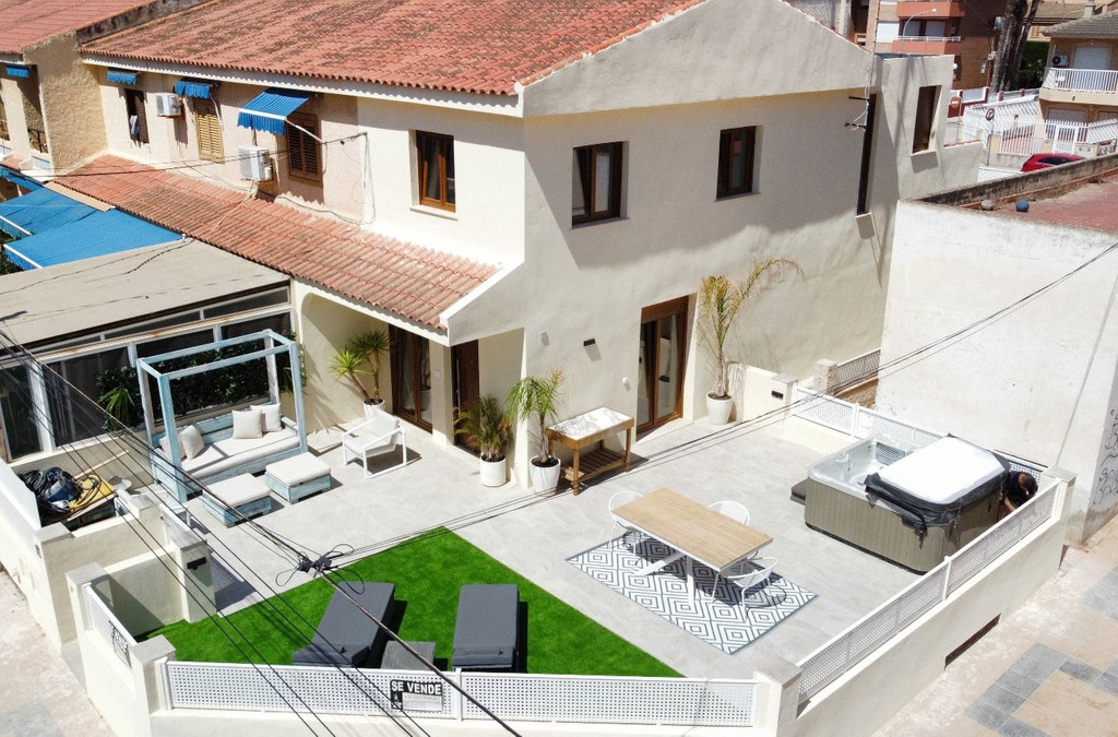 3 Bedroom 2 Bathroom House - Semi-Detached House in San Javier