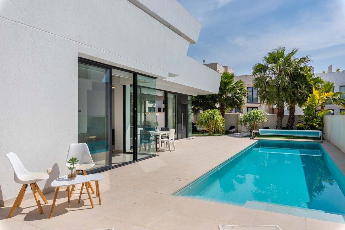 For sale - 4 Bedroom 3 Bathroom Detached Villa in Ciudad Quesada - Ciudad Quesada  - Alicante