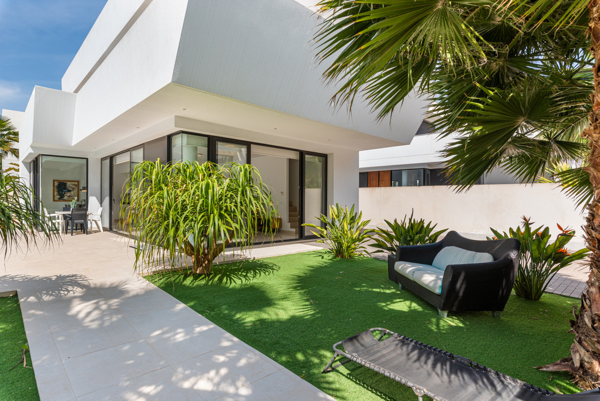 For sale - 4 Bedroom 3 Bathroom Detached Villa in Ciudad Quesada - Ciudad Quesada  - Alicante