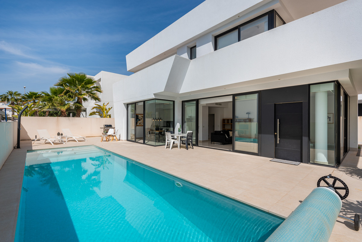 For sale - 4 Bedroom 3 Bathroom Detached Villa in Ciudad Quesada - Ciudad Quesada  - Alicante