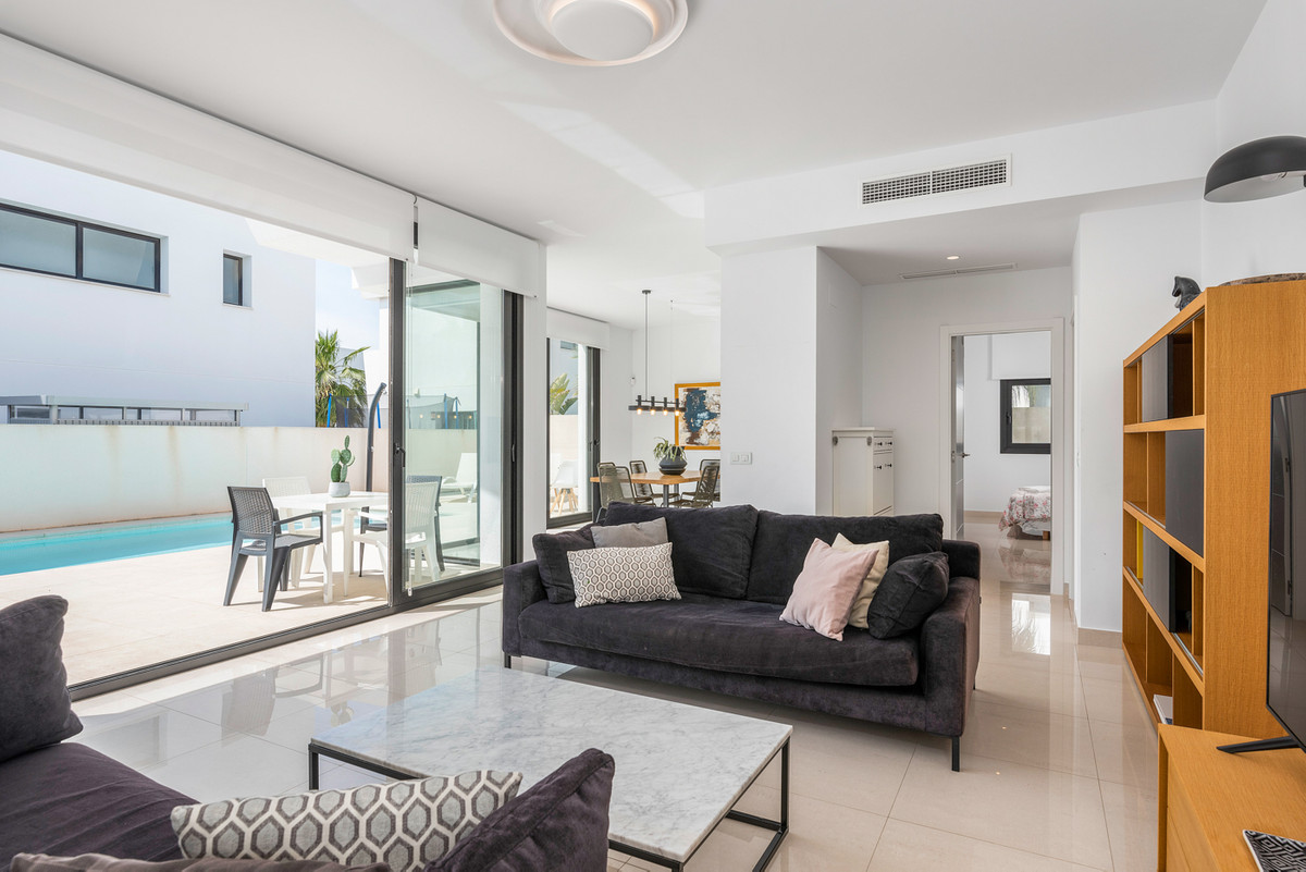 For sale - 4 Bedroom 3 Bathroom Detached Villa in Ciudad Quesada - Ciudad Quesada  - Alicante