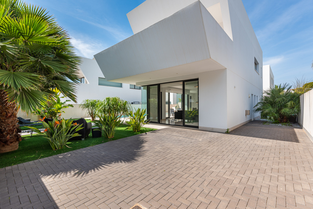 For sale - 4 Bedroom 3 Bathroom Detached Villa in Ciudad Quesada - Ciudad Quesada  - Alicante