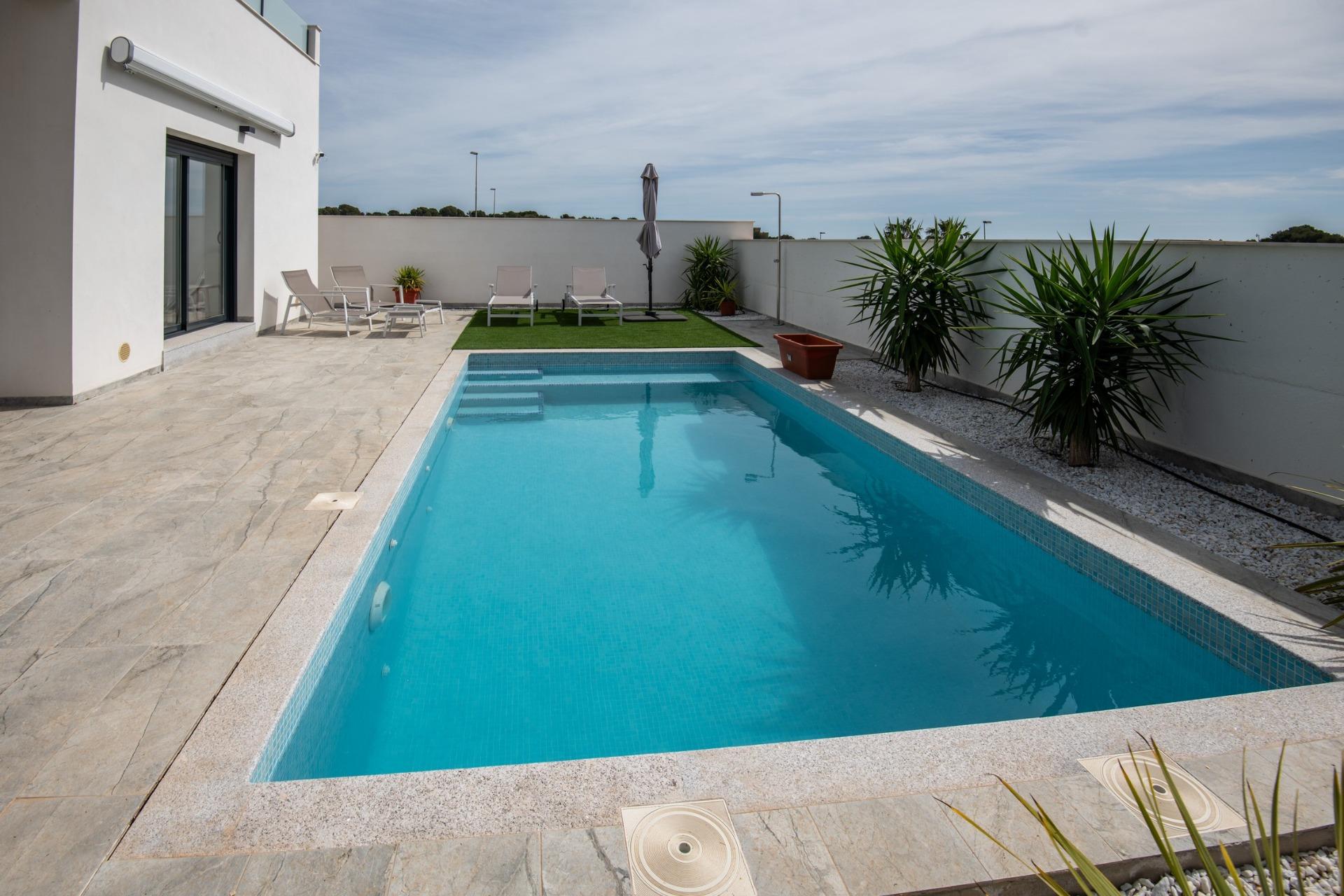 For sale - 3 Bedroom 2 Bathroom Villa in Pilar de La Horadada - Pinar De Campoverde  - Alicante
