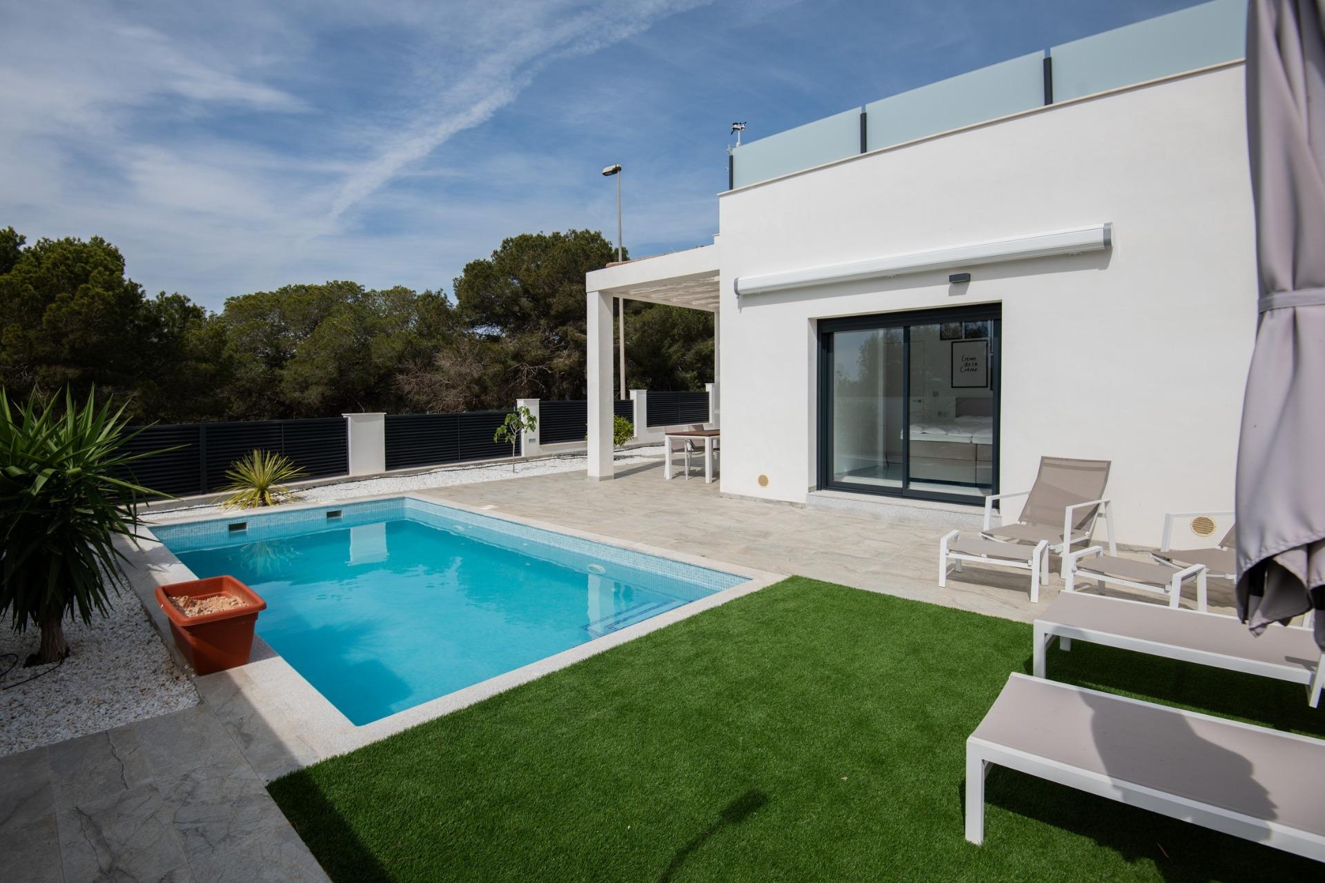 For sale - 3 Bedroom 2 Bathroom Villa in Pilar de La Horadada - Pinar De Campoverde  - Alicante