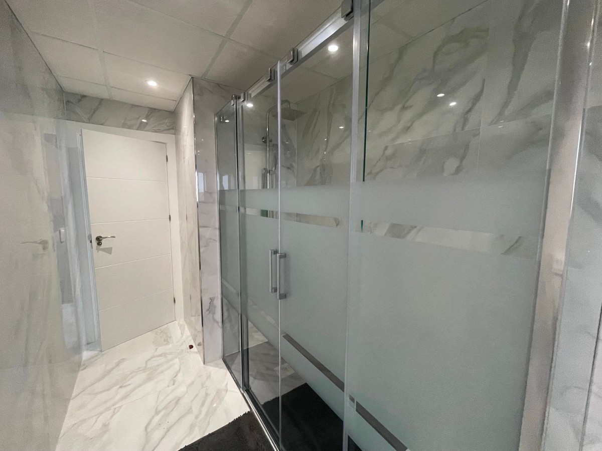 For sale - 5 Bedroom 4 Bathroom House - Detached Villa in Torrevieja - La Mata  - Alicante