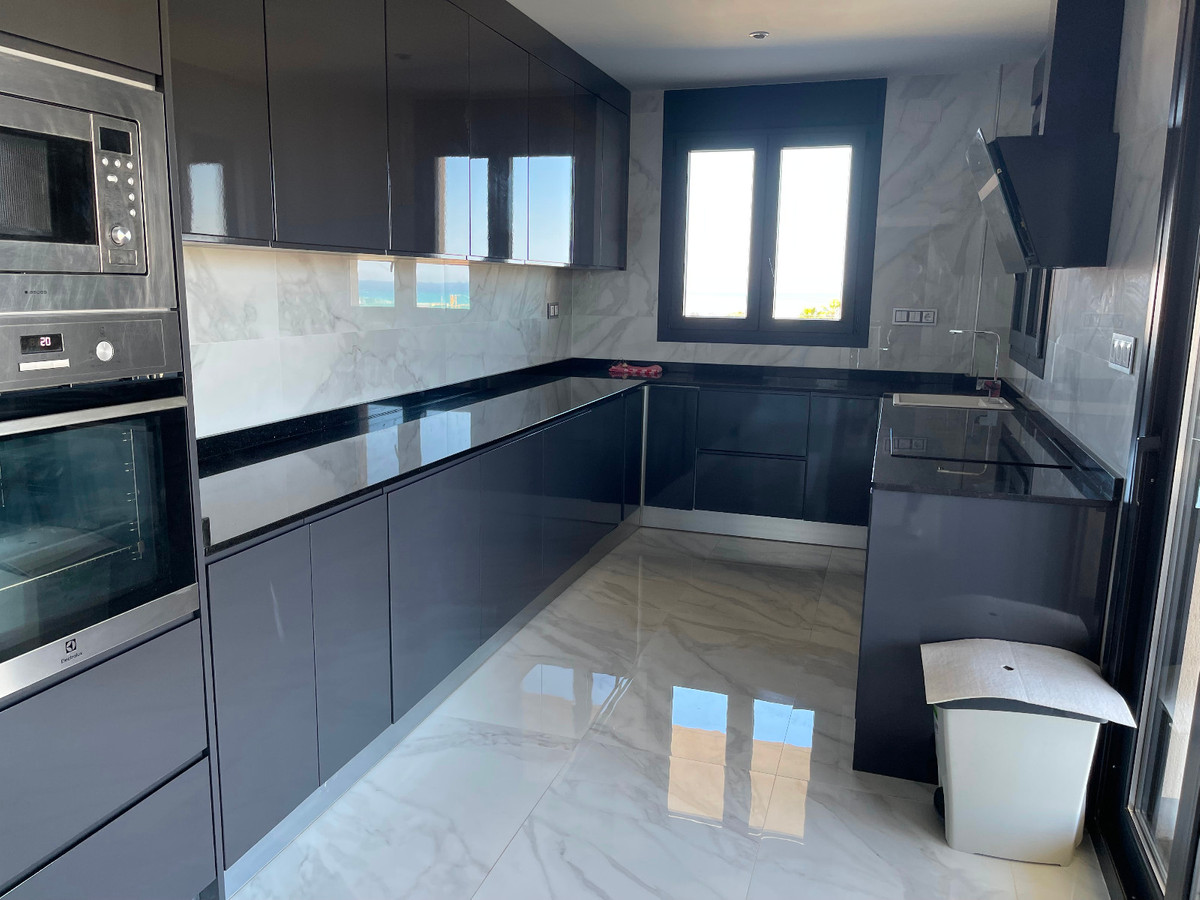 For sale - 5 Bedroom 4 Bathroom House - Detached Villa in Torrevieja - La Mata  - Alicante