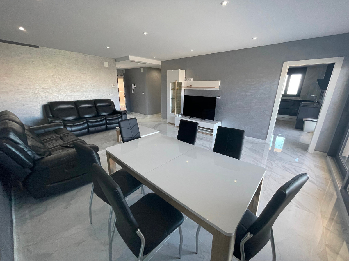 For sale - 5 Bedroom 4 Bathroom House - Detached Villa in Torrevieja - La Mata  - Alicante